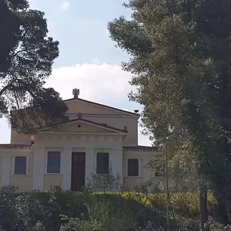 بيت للعطل Betina